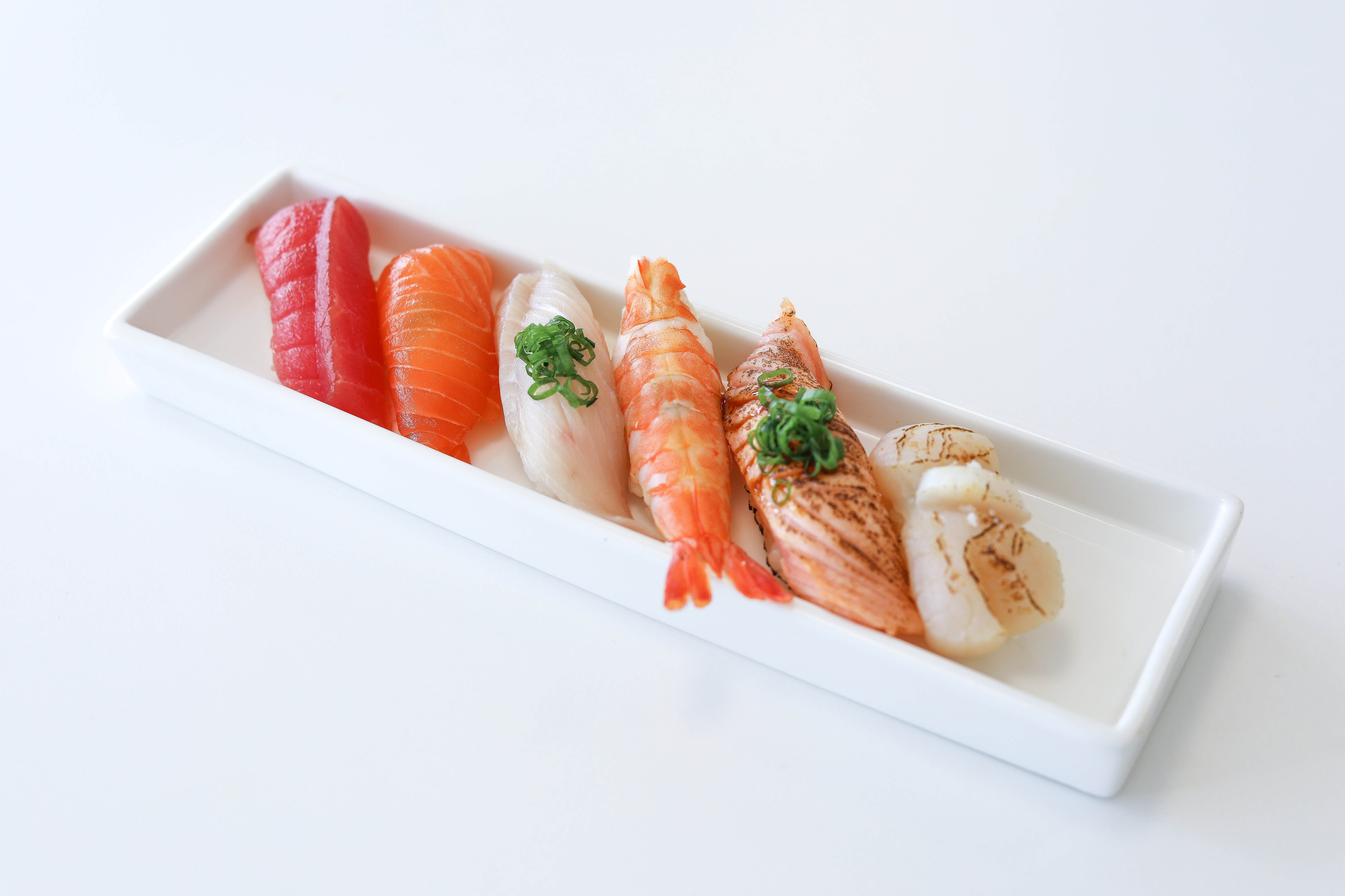 Nigiri Set (6 pieces nigiri + Roll) | The Goblin