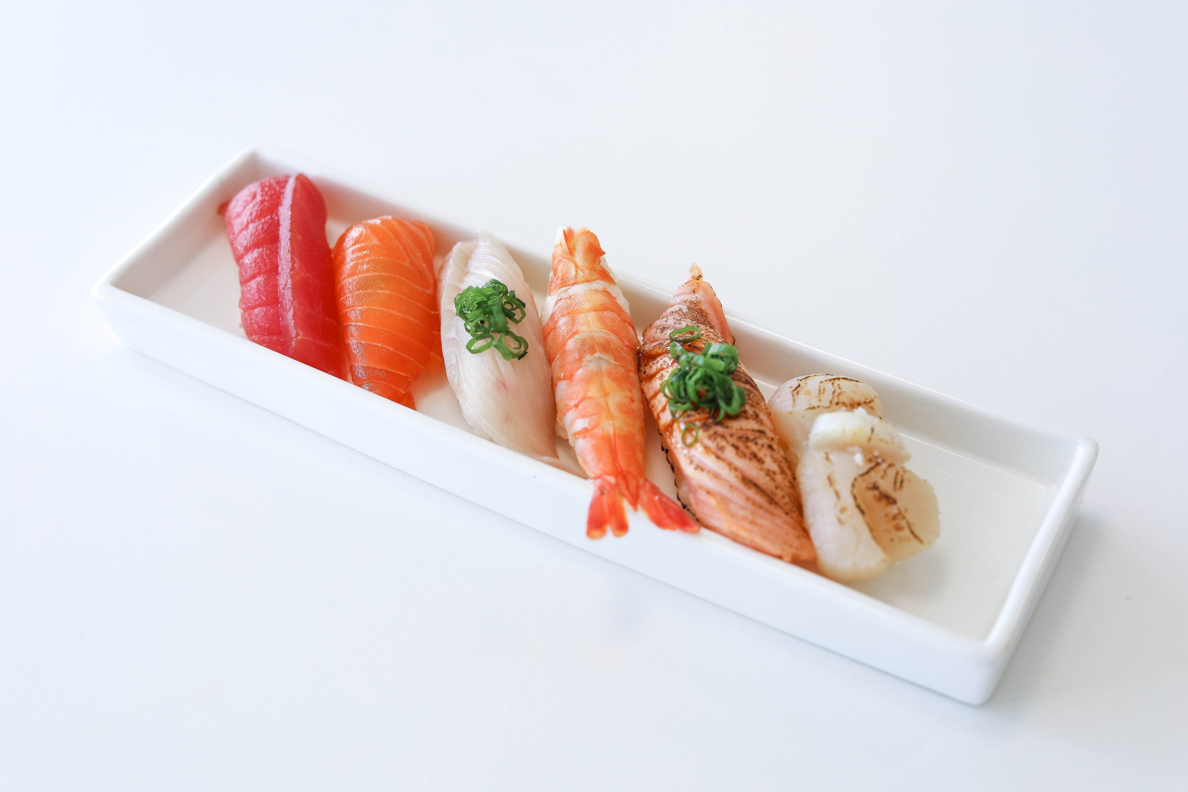 Nigiri Set (6 pieces nigiri + Roll) | The Goblin