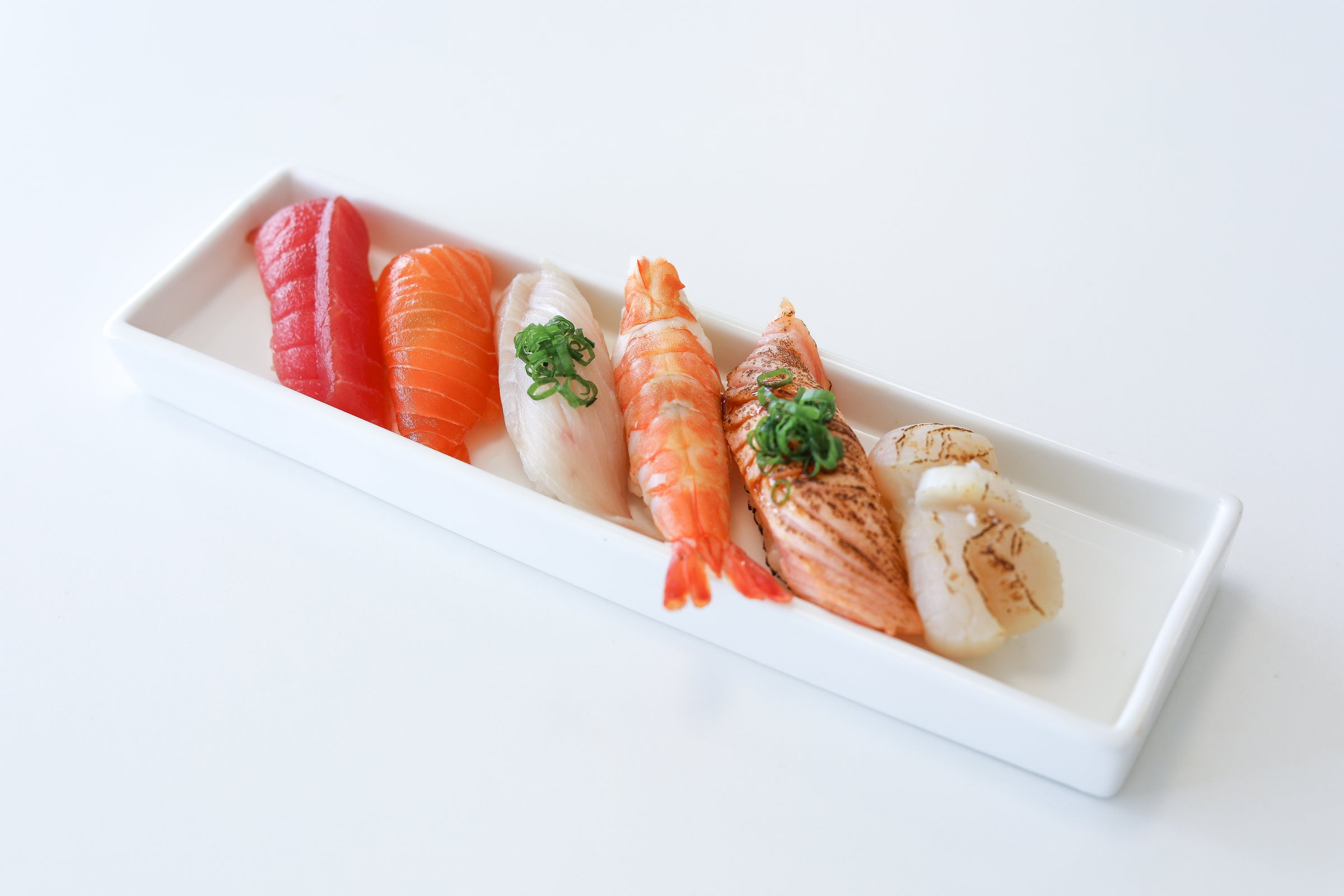 Nigiri Set (6 pieces nigiri + Roll) | The Goblin
